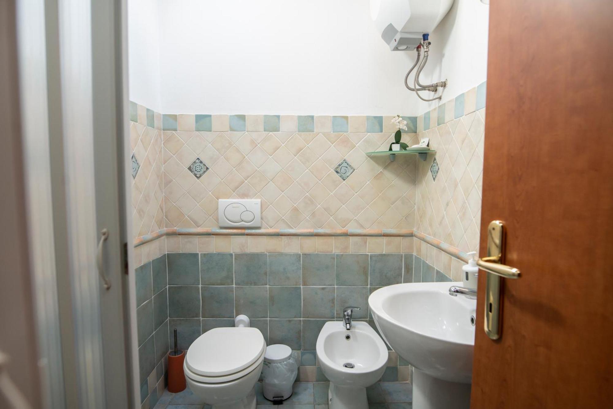 Domoruja B&B Sassari Bagian luar foto